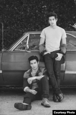 Aktor Yoshi Sudarso (kiri) dan Peter Sudarso (kanan) di Los Angeles, California (dok: Yoshi Sudarso)