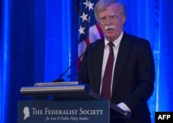 존 볼튼 백악관 국가안보보좌관이 10일 워싱턴 DC에서 열린 '연방주의자협회' 행사에서 연설하고 있다.