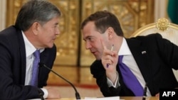 Rossiya Bosh vaziri Dmitriy Medvedev Qirg'iziston prezidenti Almazbek Atambayev bilan