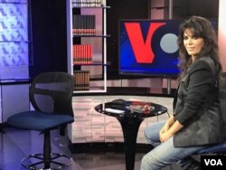 یاسمین لوی در استودیوی صدای آمریکا در نیویورک