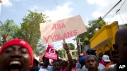 Des partisans de Jovenel Moïse, candidat du PHTK, disent non à la violence