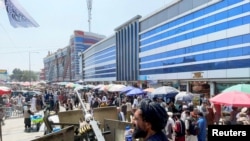 د طالبانو په راتګ سره، افغانستان کې اقتصادي بحران مخې ته راغلی او ډېر خلک بې روزګاره شوي دي