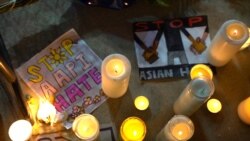 Orang-orang menyalakan lilin dalam doa bersama dalam demo menentang kekerasan anti-Asia di Almansor Park, Los Angeles, California, 21 Maret 2021.
