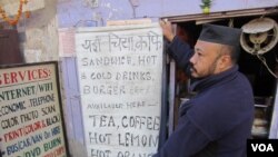 Owner Vikal Shreshta opens cyber cafe despite strike, Kathmandu, Nov. 17, 2013. (Aru Pande/VOA)