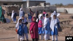  قبایلي سیمو نجونو د زده کړو پر دغه میاشتني سکالرشیپ پروګرام باندې يو اعشاريه ۱۴ ميليارده روپۍ لګښت راځي چې ۸۲ سلنه يې د خيبر پښتونخوا ايالتي حکومت او ۱۸ سلنه يې د خوړو نړيوال پروګرام ورکوي.