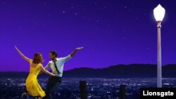 «اما استون» و «رایان گاسلینگ» در فیلم «لا لا لند» از «دمی‌ین چزل»