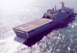 两栖船坞登陆舰“祁连山舰”在南海进行演练。（取自中国海军官方微博视频）