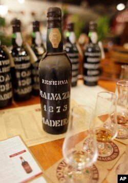 شراب «مدیرا» از سال ۱۸۷۵- این عکس از شراب های یافته شده نیست.