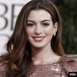 Aktris Anne Hathaway akan memerankan karakter Catwoman dalam 'The Dark Knight Rises' yang akan dirilis di Amerika tahun depan.