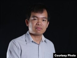 លោក​បណ្ឌិត អេង កុកថាយ ដែល​ជា​នាយករង និង​ជា​នាយក​ផ្នែក​ស្រាវជ្រាវ​នៃ​មជ្ឈមណ្ឌល​ឯកសារ​កម្ពុជា។ (រូបថត៖ អេង កុកថាយ)