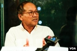 លោក​ ផៃ ស៊ីផាន​ អ្នកនាំ​ពាក្យទីស្តី​ការ​គណរដ្ឋមន្ត្រី​ផ្តល់បទសម្ភាសដល់សំឡេង​សហរដ្ឋ​អាមេរិក​វីអូអេ​នៅរាជធានីភ្នំពេញ នៅថ្ងៃទី ២៦ ខែកក្កដា ឆ្នាំ​២០១៨។ (អូន ឆេងប៉រ​/ VOA)