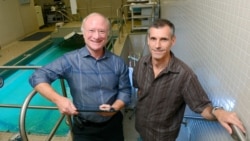 Dr. Benjamin Levine, a professor of internal medicine at UT Southwestern, (left) poses with long-distance swimmer Benoit Lecomte (right). (UT Southwestern)