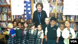 Janine Cerrone with her kindergarten class at Saint Camillus Catholic school in New York. (VOA/A. Phillips)