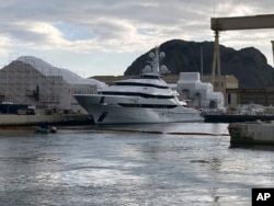 قایق منتسب به ایگور سچین از حامیان پوتین که در فرانسه ضبط شد