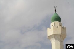 Mosques in Saudi Arabia are often named after members of the royal family in honor of the shared history between the royal dynasty and its religious partnership, Riyadh, Saudi Arabia. (H. Murdock/VOA)