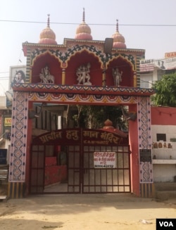 Most Hindu temples, like this one in Gurgaon, do not ban women. (A. Pasricha/VOA)