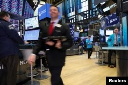 Traders work on the floor of the New York Stock Exchange (NYSE) in New York, Feb. 1, 2019.