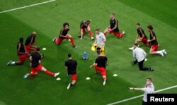 2018 러시아 월드컵 8강(쿼터)전 브라질-벨기에 경기를 앞두고 러시아 카잔 아레나에서 벨기에 축구팀이 몸을 풀고 있다.