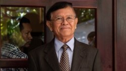 រូបឯកសារ៖ លោក កឹម សុខា ប្រធាន​គណបក្ស​សង្គ្រោះ​ជាតិ​ នៅ​គេហដ្ឋាន​របស់​លោក​កាលពី​ព្រឹក​ថ្ងៃទី​១៣ ខែវិច្ឆិកា ឆ្នាំ២០១៩។ (ទុំ ម្លិះ/VOA)