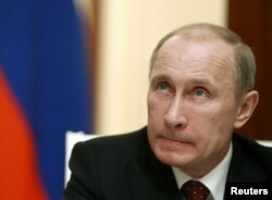 Russia's President Vladimir Putin looks on during a news conference at the Kremlin in Moscow, November 8, 2012.