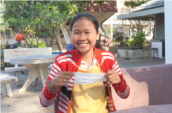 យុវតី សួន សូរ៉ី មកពីខេត្តកំពង់ធំ វ័យ ១៨ឆ្នាំ រៀនជំនាញ គ្រប់គ្រងពាណិជ្ជកម្មអន្តរជាតិ នៅថ្ងៃទី០៨ ខែកុម្ភៈ ឆ្នាំ២០២១។ (ហ៊ាន សុជាតា/វីអូអេ)