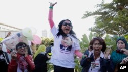 Supporters of former Egyptian President Hosni Mubarak show their feeling, as they hear his verdict at Maadi Military Hospital in Cairo, Egypt, Saturday, Nov. 29, 2014.