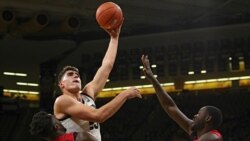 Uz učinak od 20 poena i 12 skokova, Luka Garza je predvodio svoj tim u pobjedi protiv ekipe SIUE.