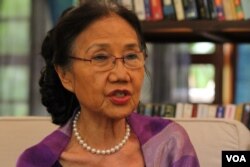 អ្នកស្រី​ពុង ឈីវ​កេក ប្រធាន​អង្គការ​ការពារ​សិទ្ធិមនុស្ស​លីកាដូ​ ​ផ្ដល់​បទ​សម្ភាសន៍​ជាមួយ​ VOA នៅ​រាជធានី​ភ្នំពេញ នៅ​ថ្ងៃ​ច័ន្ទ ទី​០១ ខែ​សីហា ឆ្នាំ​២០១៦។ (ឡេង ឡែន/VOA)​