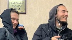 ბერძენიშვილი (მარჯვნივ) განაჩენის მოლოდინში