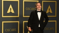 فینیکس با اسکار بهترین بازیگر نقش اول مرد