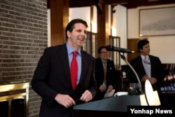 마크 리퍼트 주한 미국대사가 지난 1월 대사관저에서 열린 이임기자간담회에서 발언하고 있다.