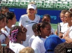 Anna Kournikova with the children