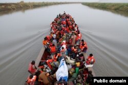 አኮቦ ወንዝ ላይ - ስደት በጀልባ ወደ ኢትዮጵያ