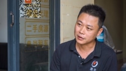 លោក យី​ ជួ​យួយ អាយុ៣៥ឆ្នាំ​ មក​ពីទីក្រុង​ ស៊ិនជិន​ ខេត្ត​ក្វាងទុង​ នៃ​ប្រទេសចិន។​ លោក​រស់នៅ​ និង​រកស៊ី​នៅក្រុង​ព្រះ​សីហនុ​កាលព២ឆ្នាំមុន។ លោក​បានបើក​យានដ្ឋានជួសជុលរថយន្ត​មួយ​ និងបន្ត​ពង្រីក​អាជីវកម្ម​ជា​អ្នក​ផ្តល់​សេវា​ទិញលក់​អចលនទ្រព្យ​ ដែល​ស៊ី​កម្រៃ​ជើងសារ។