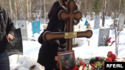 სირიაში მოკლული ერთ-ერთი "ვაგნერელის" საფლავი ურალში