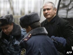 Vladimir Putin prezident lavozimiga qaytishga shay