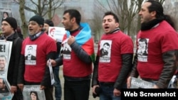 Berlində etiraz aksiyası (Fotonun müəllifi jurnalist Bertus Bouwmandır)