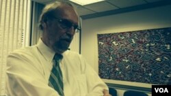 Profesor William Liddle atau Bill Liddle, pakar politik Asia Tenggara dari Ohio State University (foto: VOA/Made Yoni).