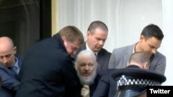 Hapšenje Džulijana Asanža u ekvadorskoj ambasadi u Londonu