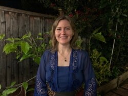 Katie Harrell, anggota Gamelan Sekar Jaya (VOA/Made Yoni)