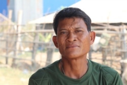 លោក ហ៊ឹម គីរី ជនរងគ្រោះ​ដោយសារ​ការវាយដំ​ពី​សំណាក់​កម្លាំង​ប៉េអឹម ខេត្តបន្ទាយមានជ័យ មាន​និយាយ​ថា លោក​ត្រូវ​បាន​វាយដំ រហូត​ដល់​ក្អួតឈាម​ចំនួន​២ដង។ (ស៊ុន ណារិន/VOA)