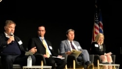 格陵兰驻美国代表奥尔森Olsen（右二）2019年5月23日出席在华盛顿的一场北极投资论坛（美国之音黎堡）