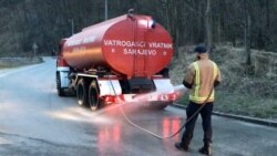 Vatrogasci dezinfikuju ulice u Sarajevu