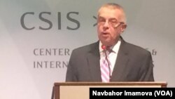 Davlat departamentida Markaziy Osiyo bilan aloqalarga mas'ul diplomatlardan biri Richard Xoagland