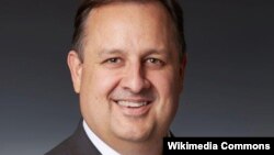 Walter Shaub, mantan Direktur Office of Government Ethics, atau Kantor yang Mengurus Masalah Etika Dalam Pemerintahan.