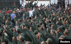 니콜라스 마두로 베네수엘라 대통령이 14일 베네수엘라 카티아 라 마르에 있는 해군 기지를 방문했다.