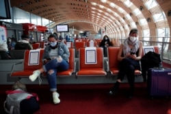 Pandemic reshapes air travel