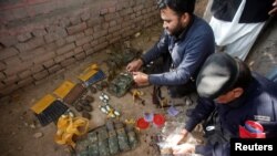 پاکستاني پولیس هغه وسلې ارزوي چې د ترهگرو نه پاته دي