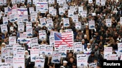 اعتراض کنندگان ضد تصمیم رئیس جمهور ترمپ در کابل، پایتخت افغانستان