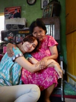 Fanny Chotimah (kiri) bersama Kaminah. (Foto courtesy: Fanny)